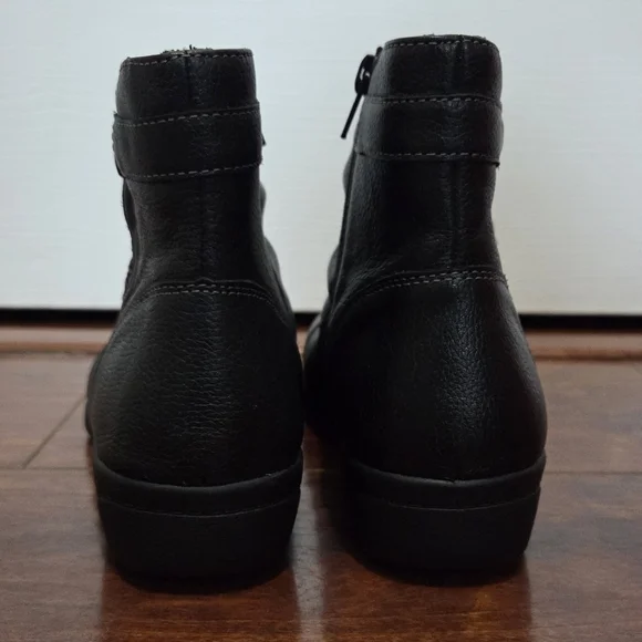 Clarks Collection Women's Cheyn Zoe Black Leather Ankle Boots Size 8W Comfort - Picture 8 of 12